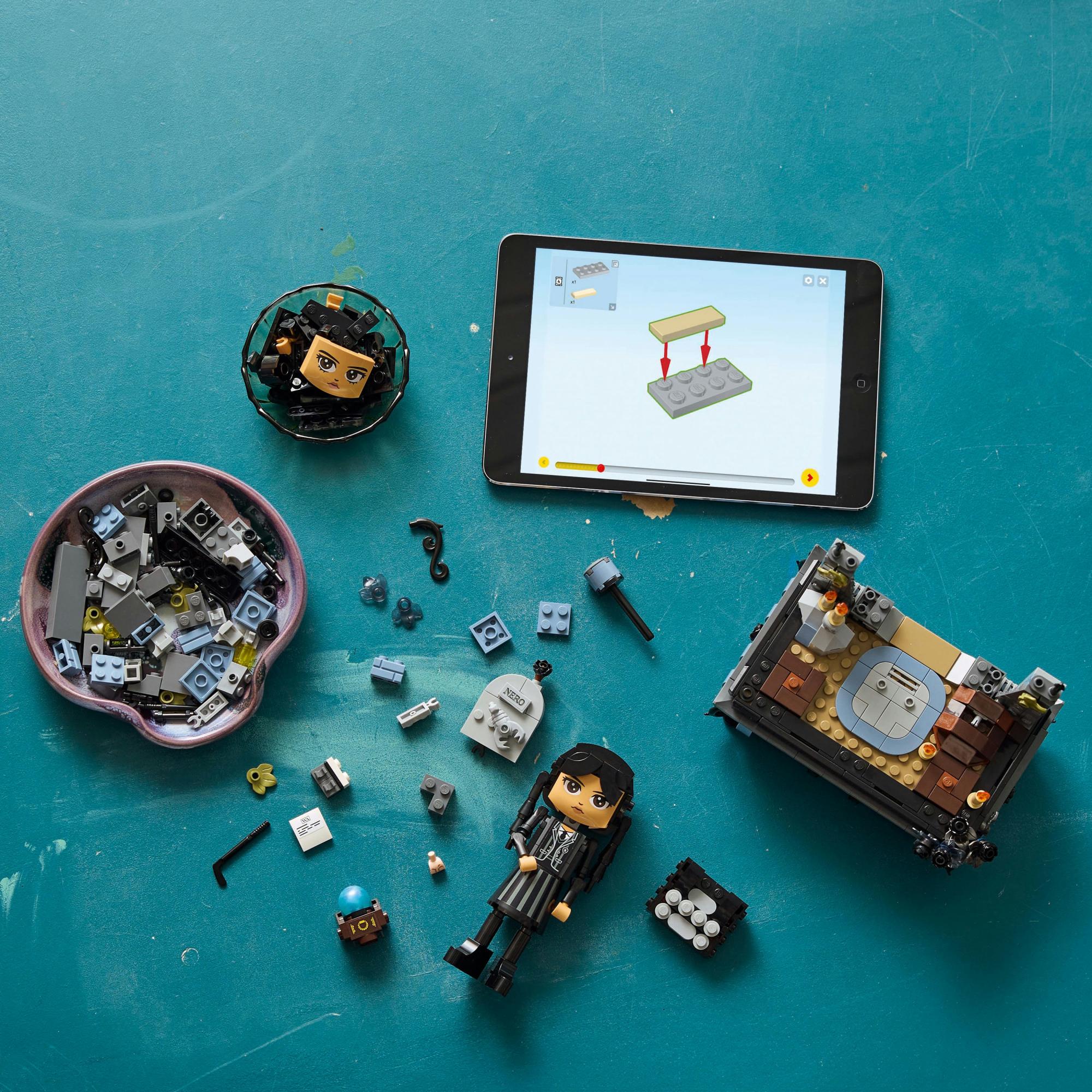 LEGO 76780 Wednesday - Wednesday Addams