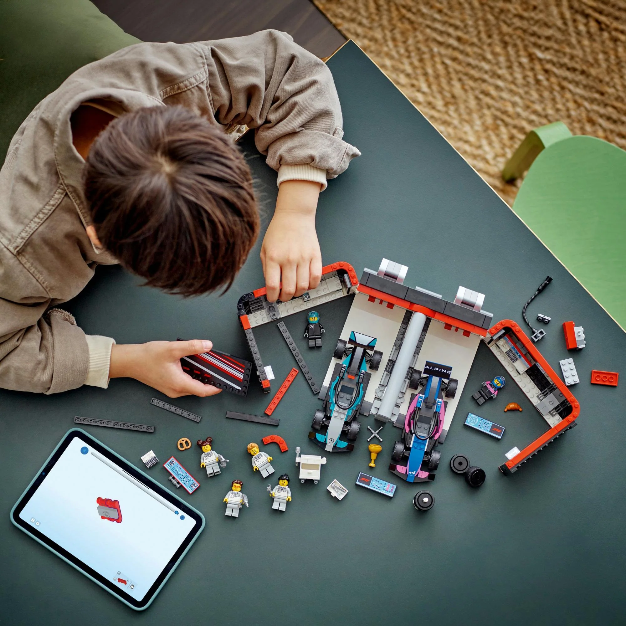 LEGO 60444 City F1 Garage with Mercedes-AMG & Alpine Racing Cars