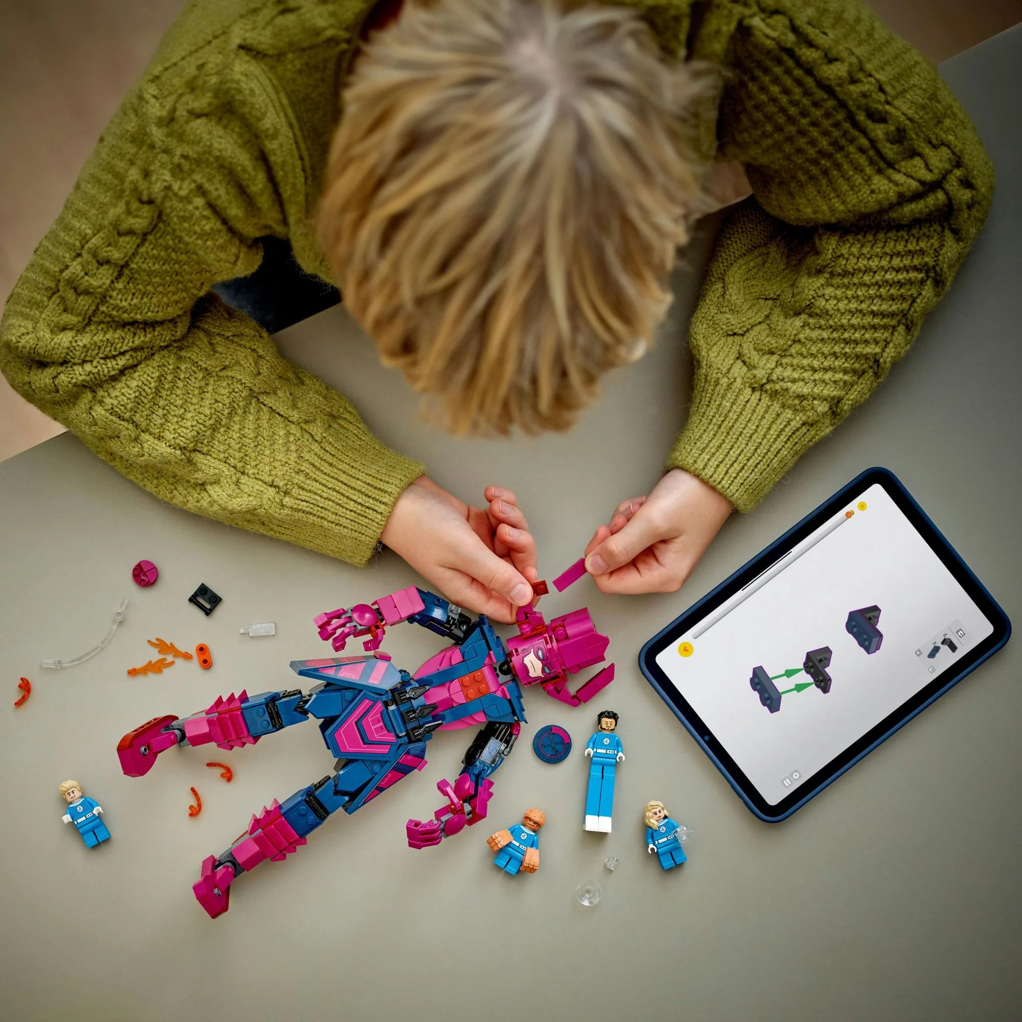 LEGO 76316 Marvel Super Heroes Fantastic Four vs. Galactus building figure