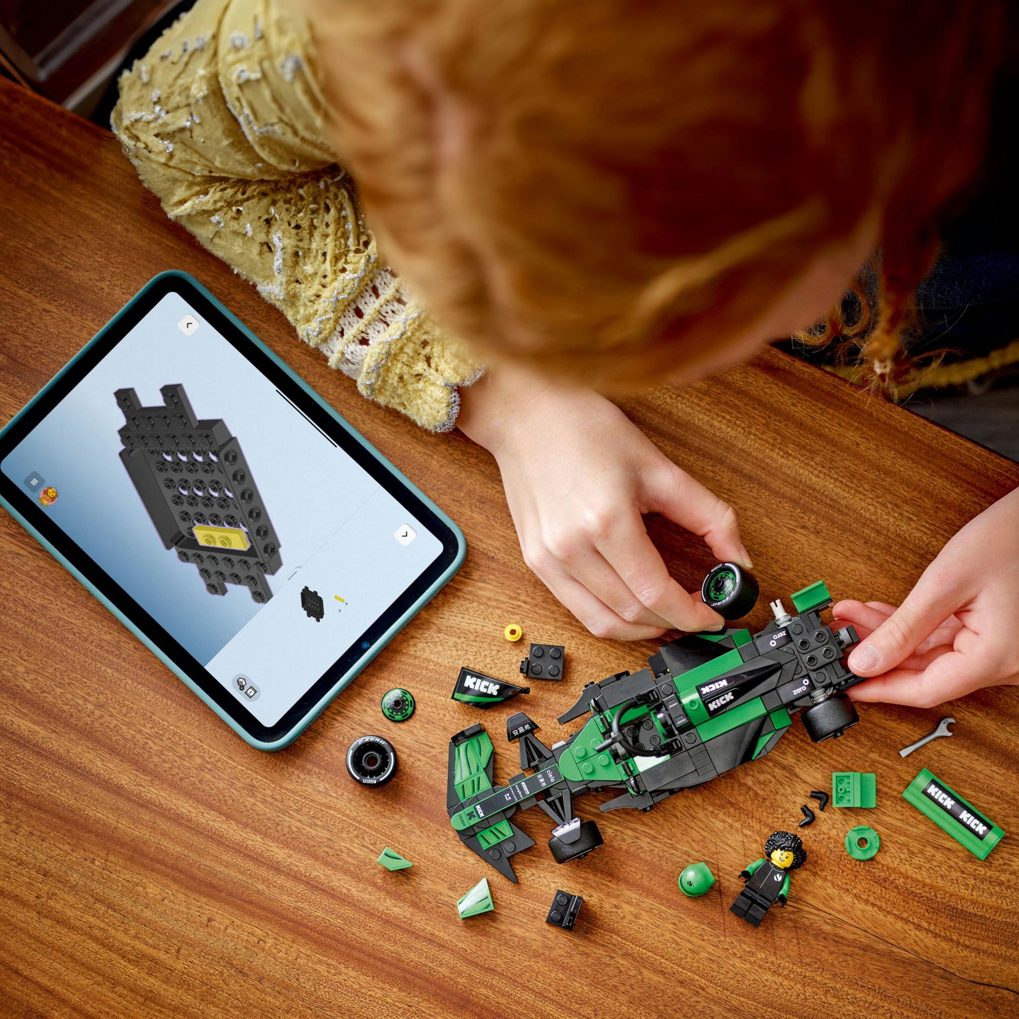 LEGO 77247 Speed Champions KICK Sauber F1 Team C44 Racing Car