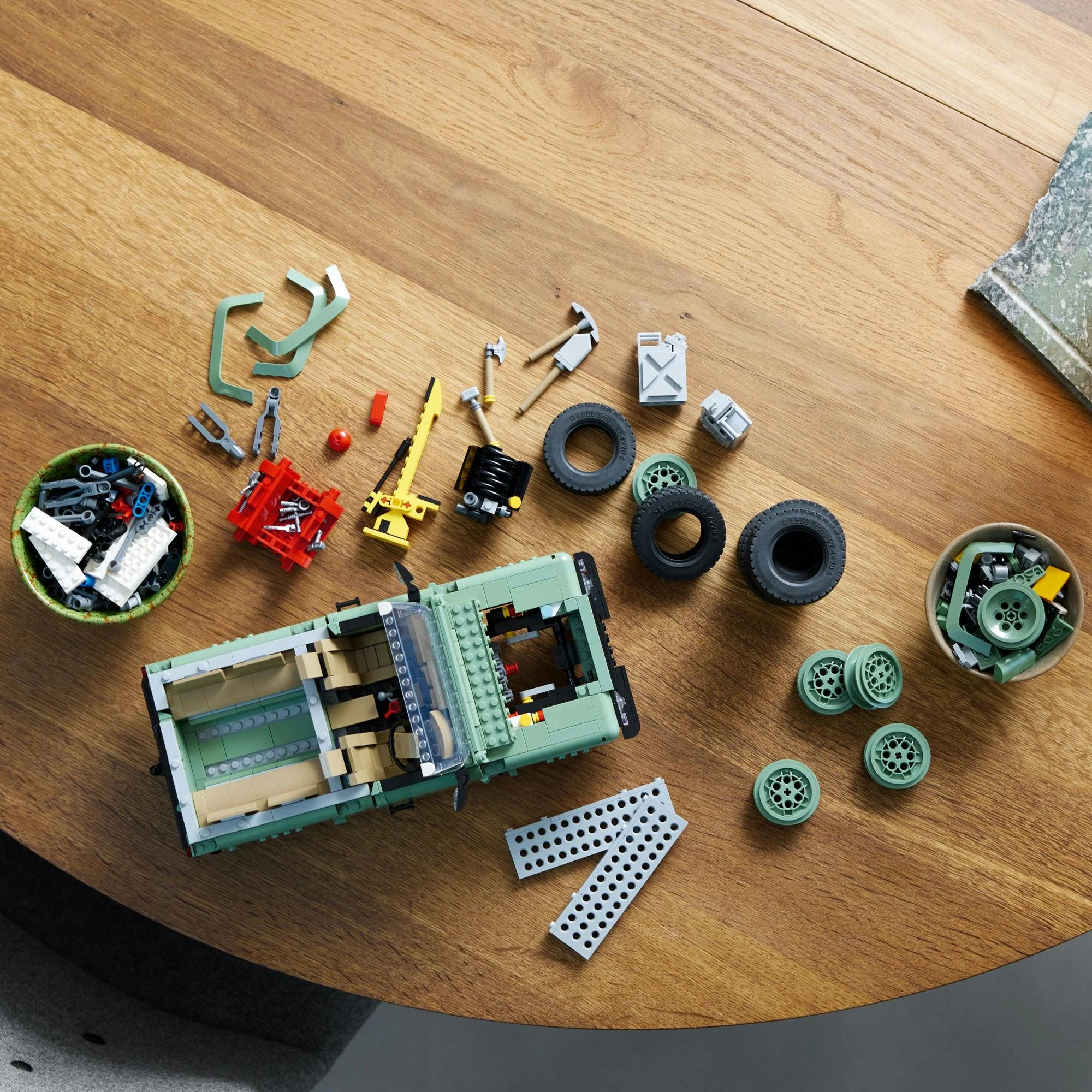 LEGO Icons - Land Rover Classic Defender 90 (10317.)