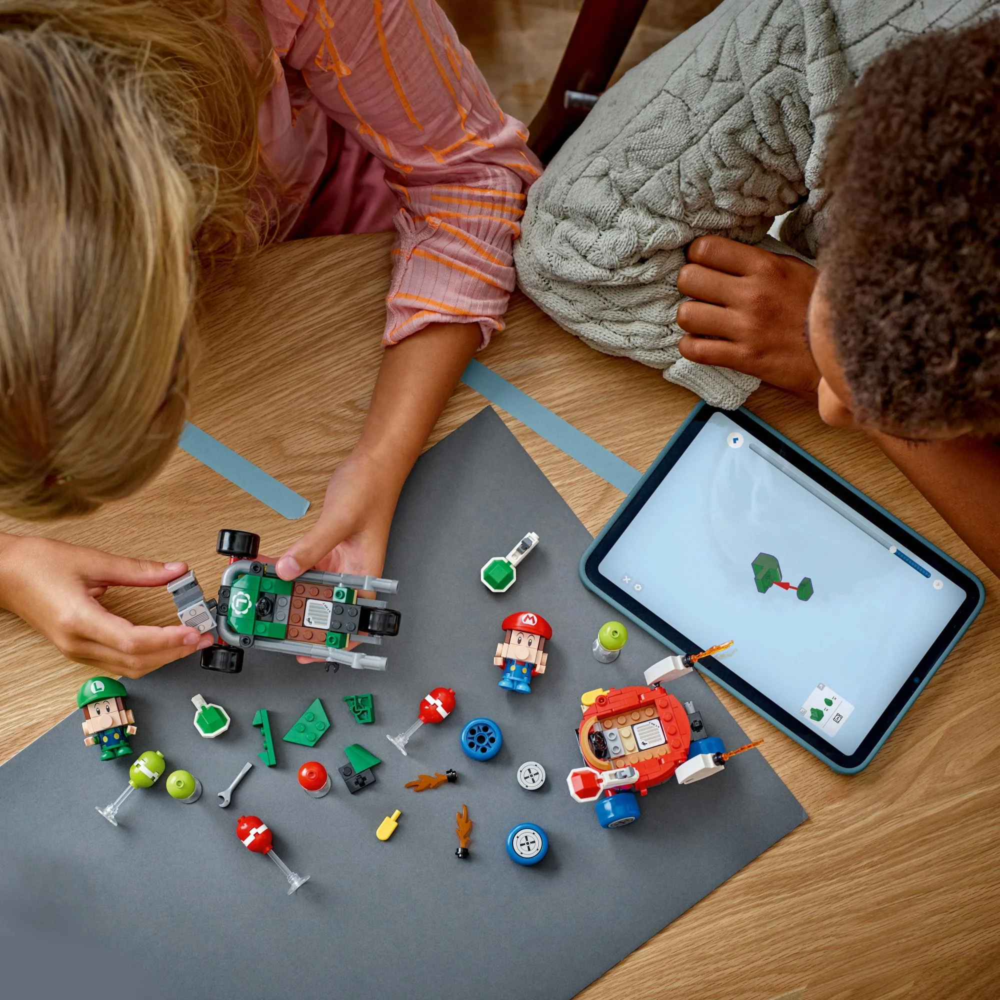 LEGO 72034 Super Mario - Mario Kart: Baby Mario vs. Baby Luigi