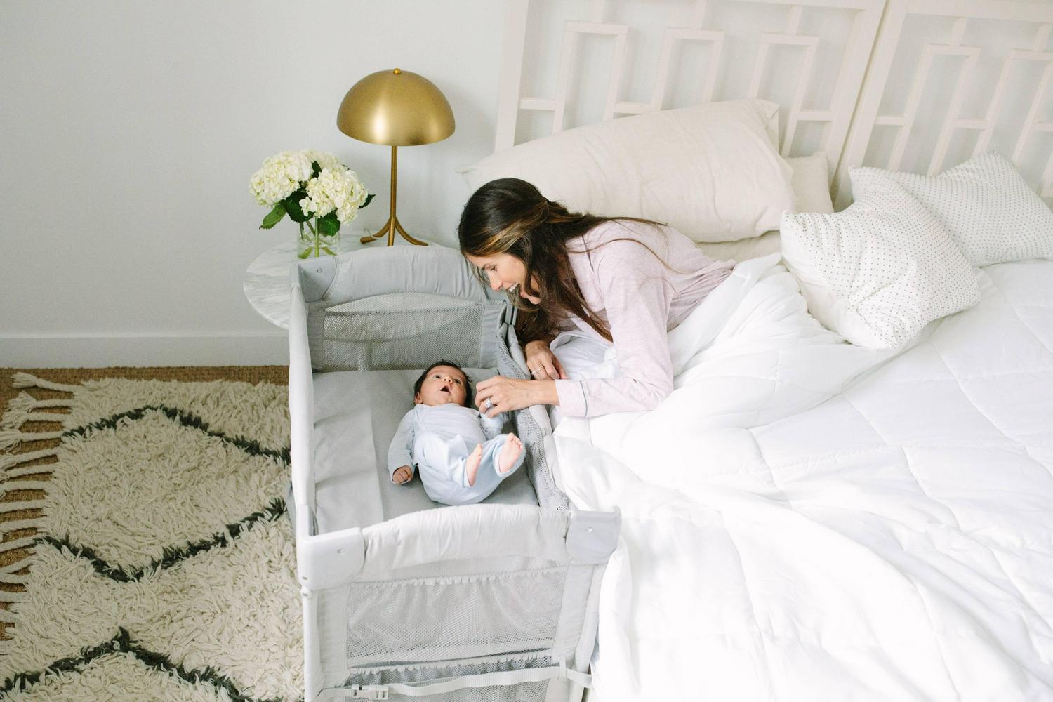 Arm-s Reach Mini 2-in-1 Co-Sleeper Bassinet. Grey