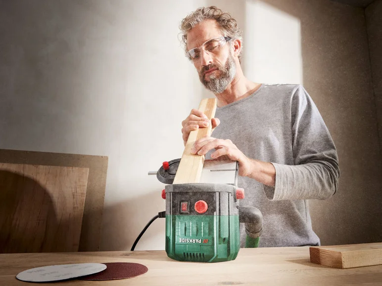 PARKSIDE® Ponceuse à disque PTSG 140 D2. 6 papiers abrasifs inclus