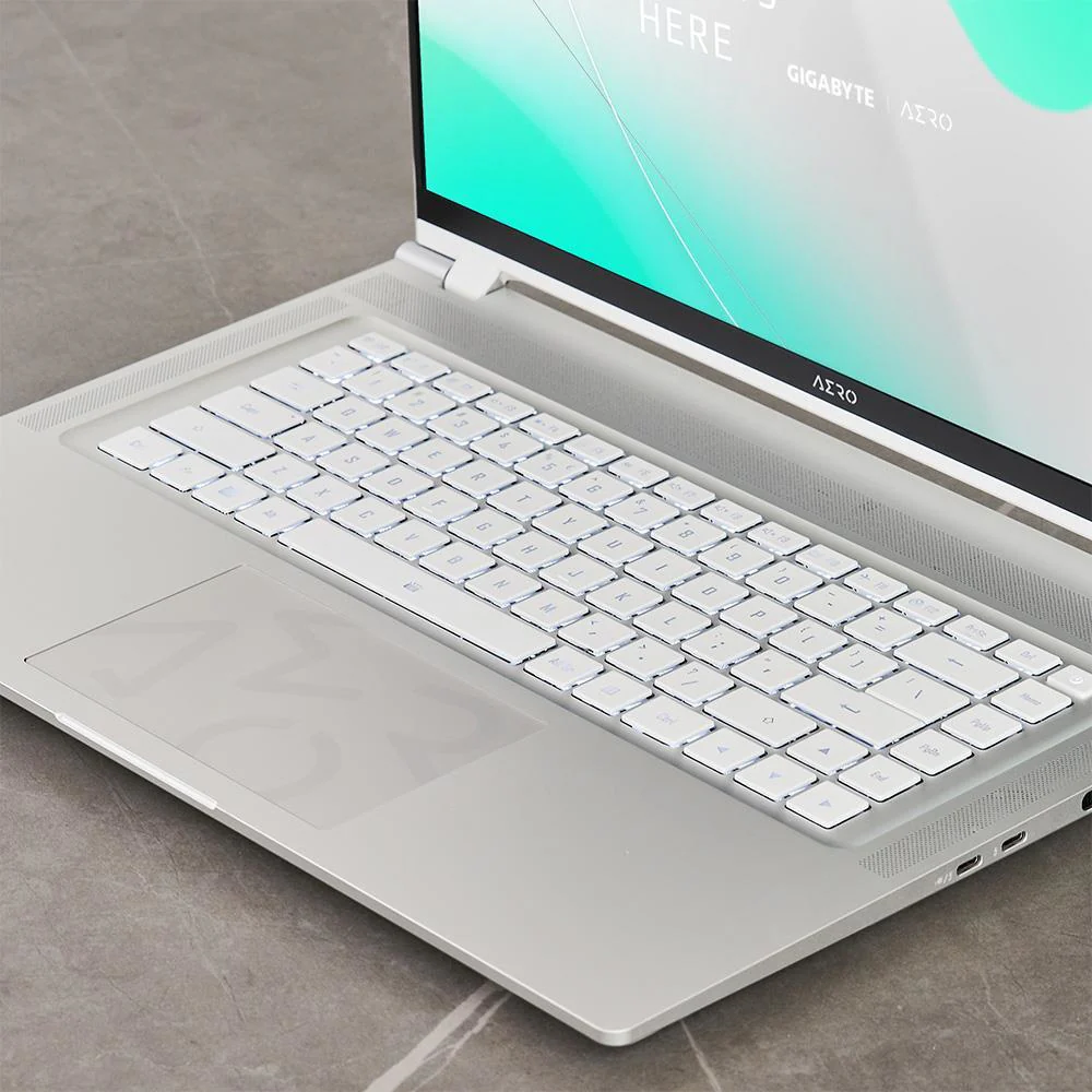 GIGABYTE AERO 16 OLED BSF-73DE994SO. 40.64 cm (16 Zoll). i7-13700H. RTX 4070 Gaming Notebook