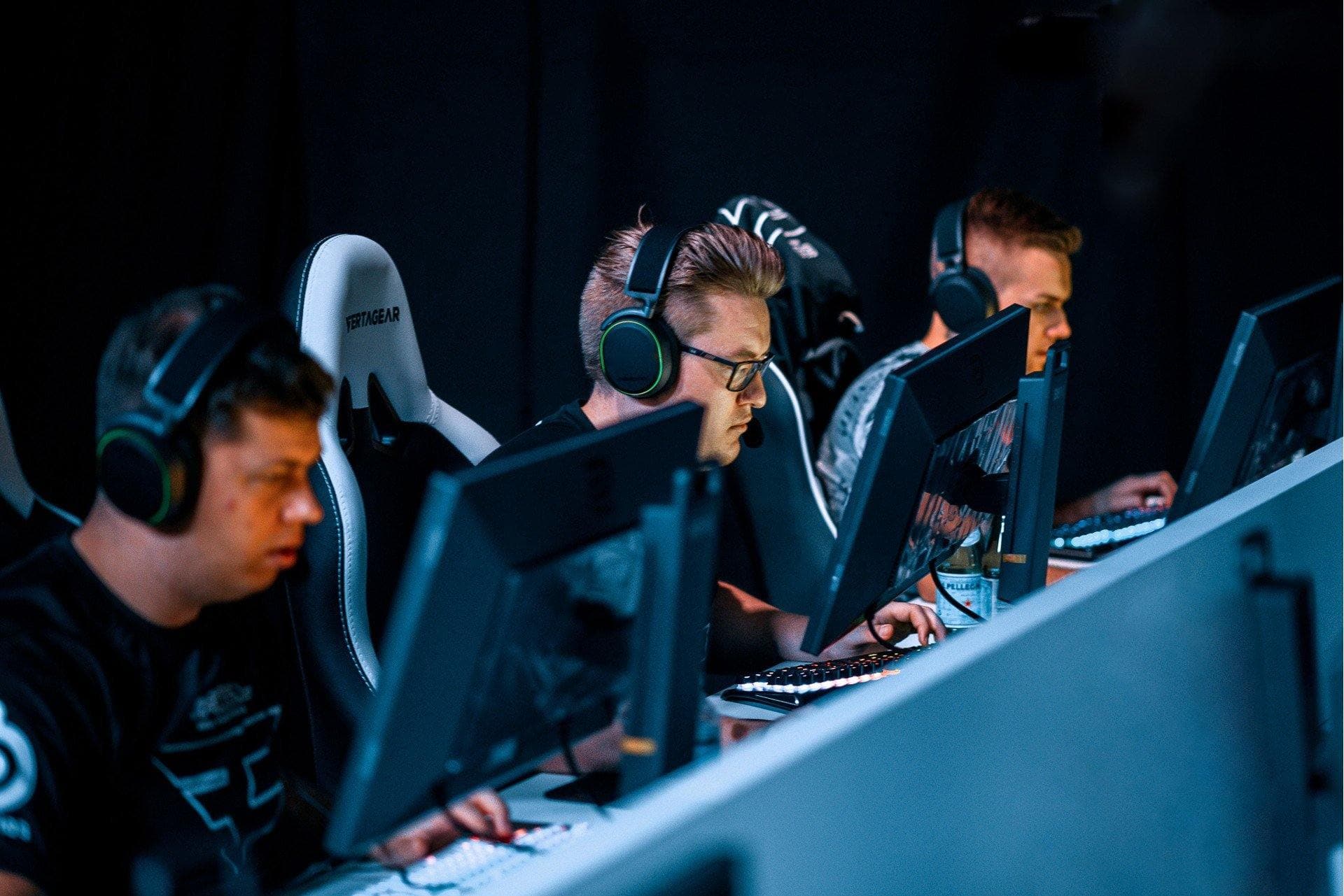 Steelseries– Arctis Pro + GameDAC Gaming-Headset– Schwarz