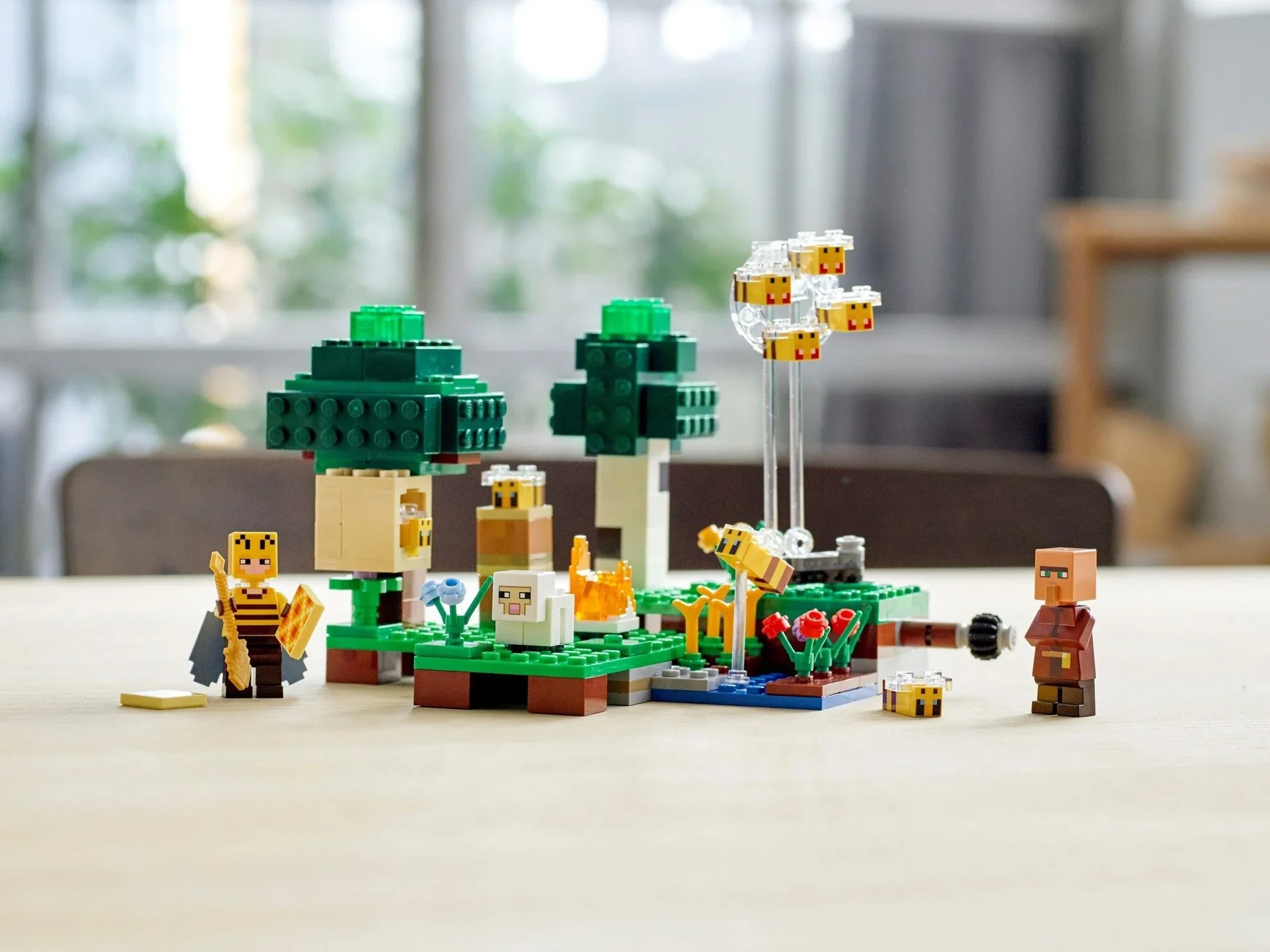 LEGO Minecraft – Die Bienenfarm (21165)