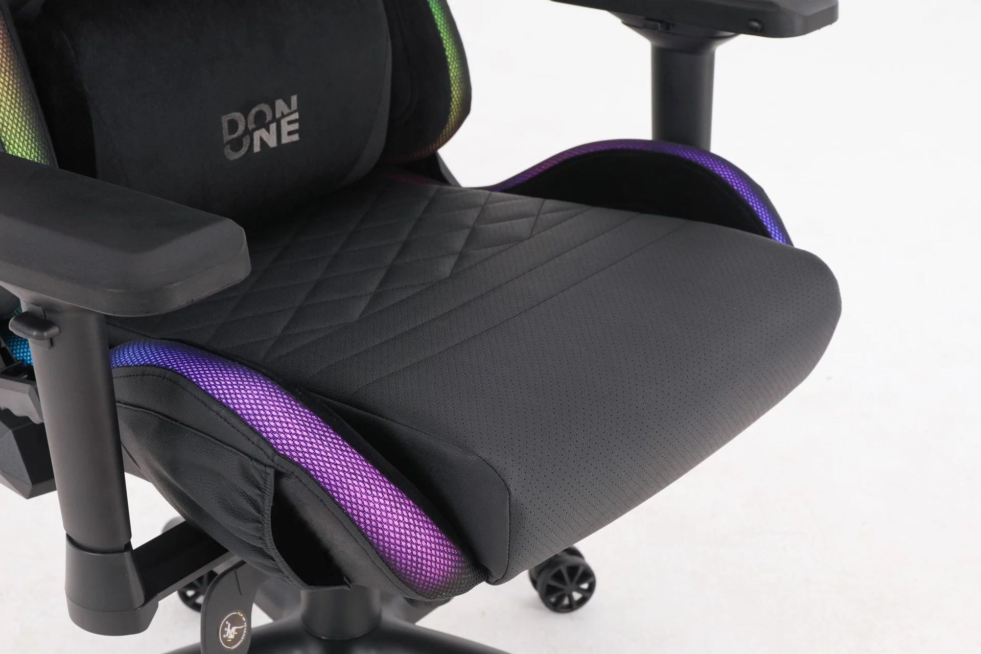 DON ONE – Valentino SUPERLEGGERA – RGB-Gamer-Stuhl mit Licht