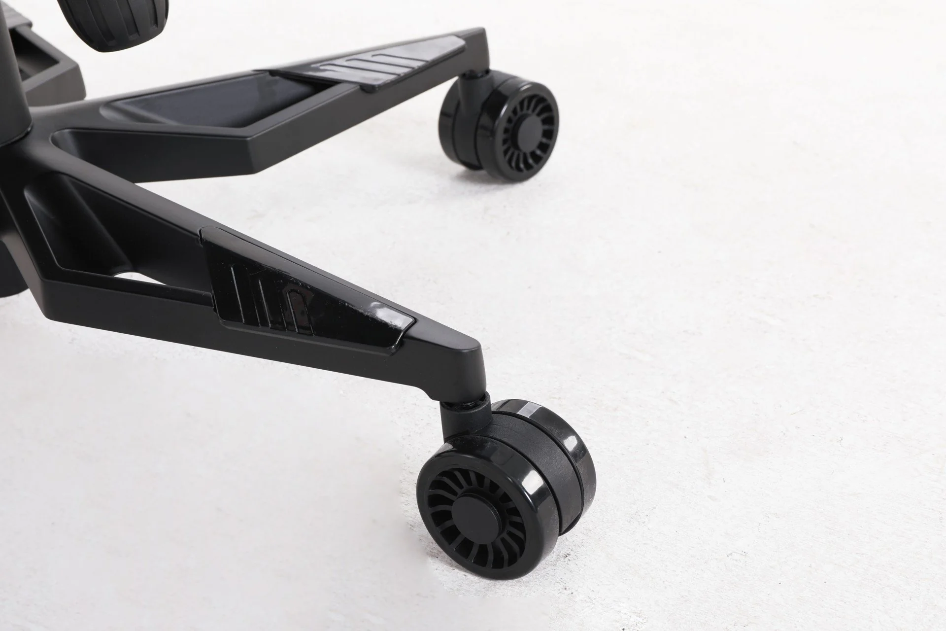 DON ONE – Valentino SUPERLEGGERA – RGB-Gamer-Stuhl mit Licht