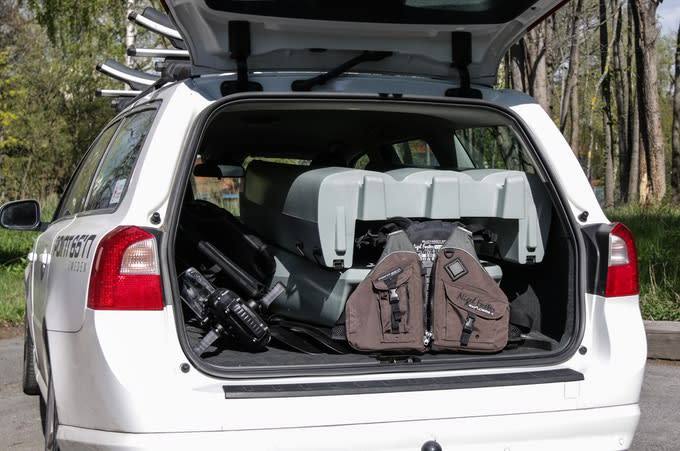 Modular three-body fishing kayak